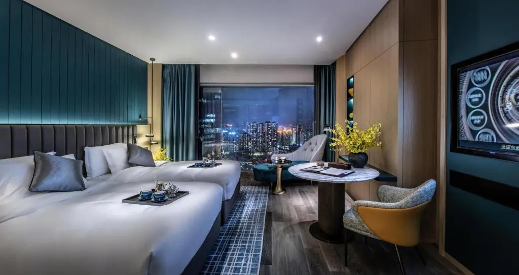 ELEGANT HOTEL
