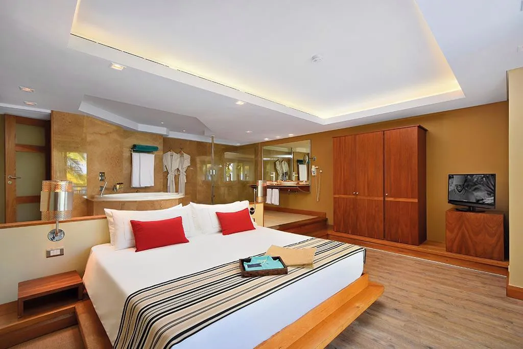 SHANDRANI BEACHCOMBER RESORT & SPA