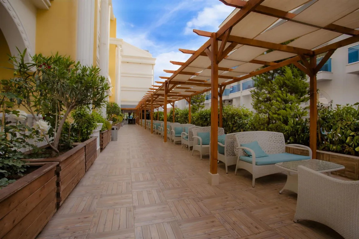 DREAM WORLD RESORT & SPA