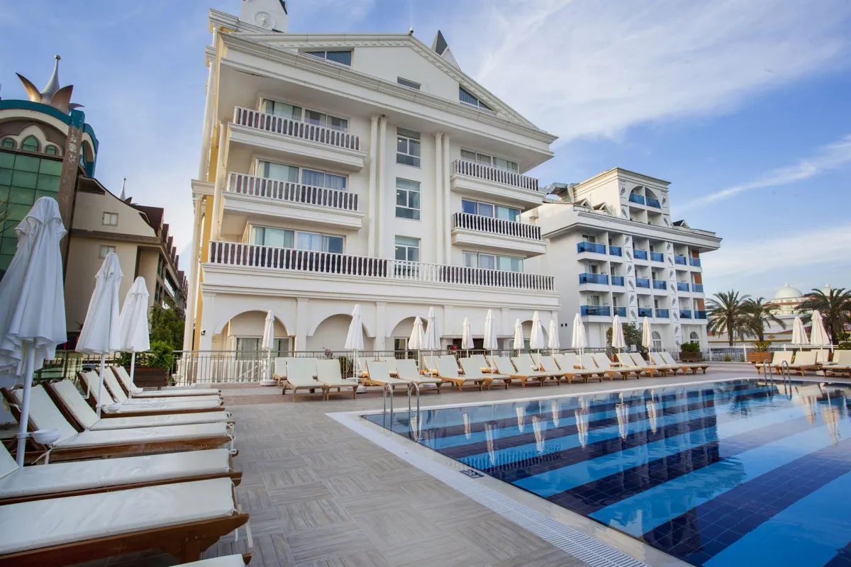 DREAM WORLD RESORT & SPA