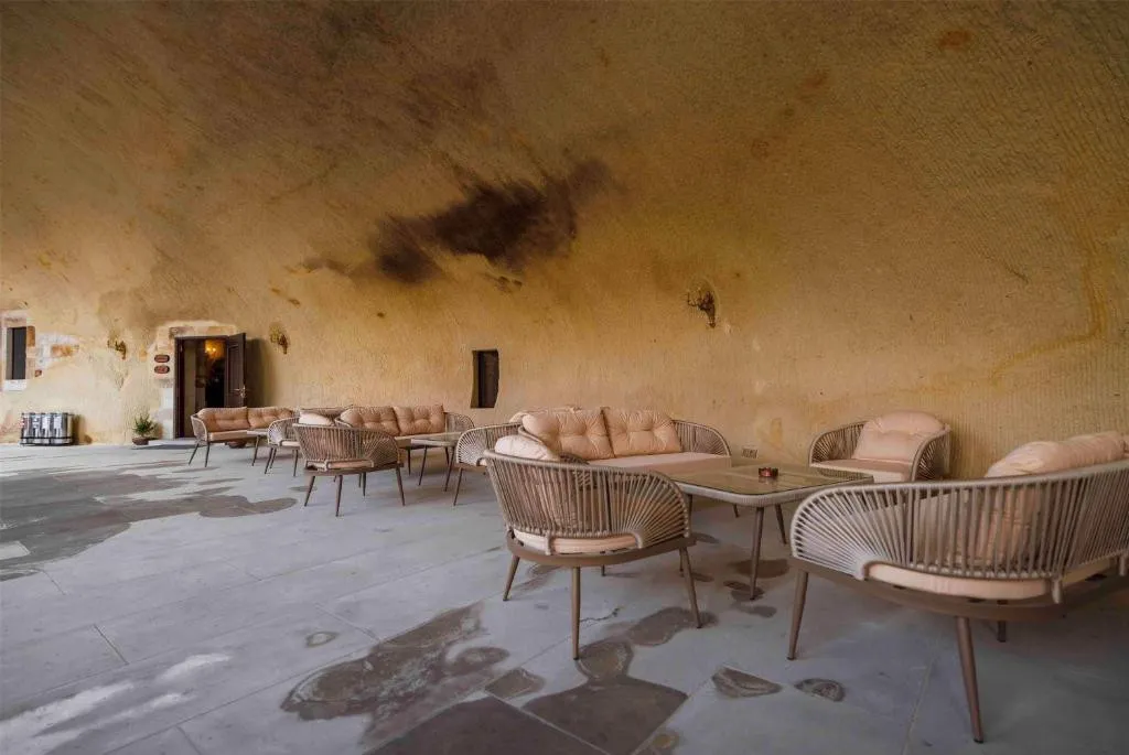 SIGNATURE CAVE PREMIUM SUITES