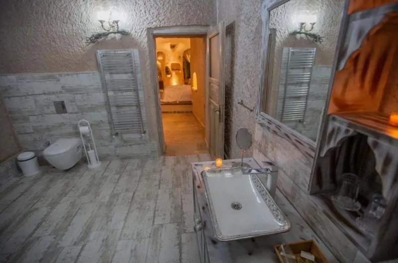 KARLIK CAVE SUITE
