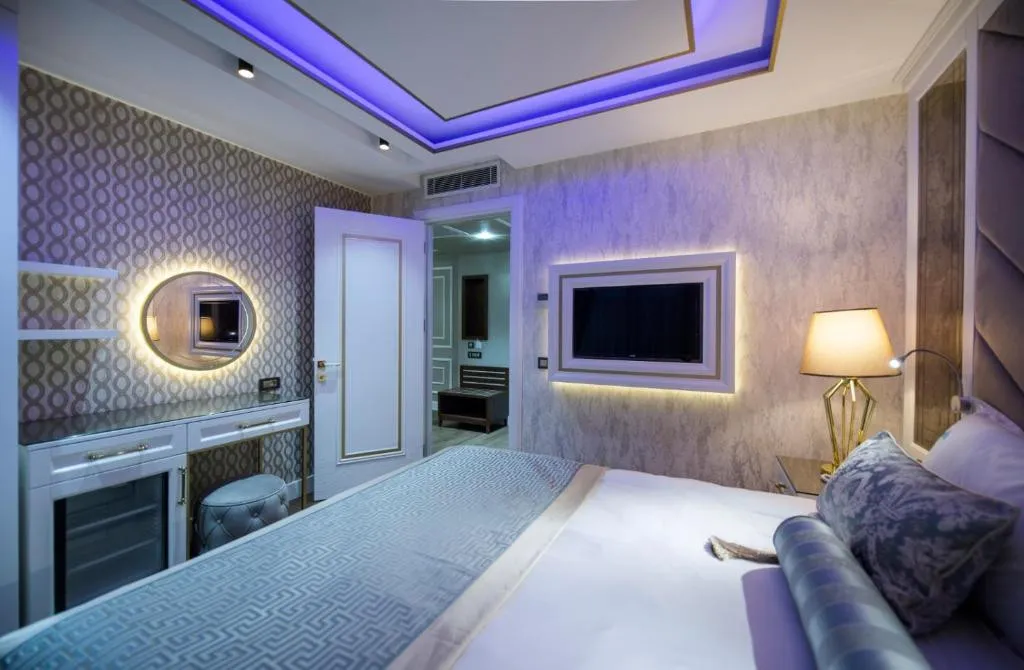 ELYSIUM GREEN SUITE