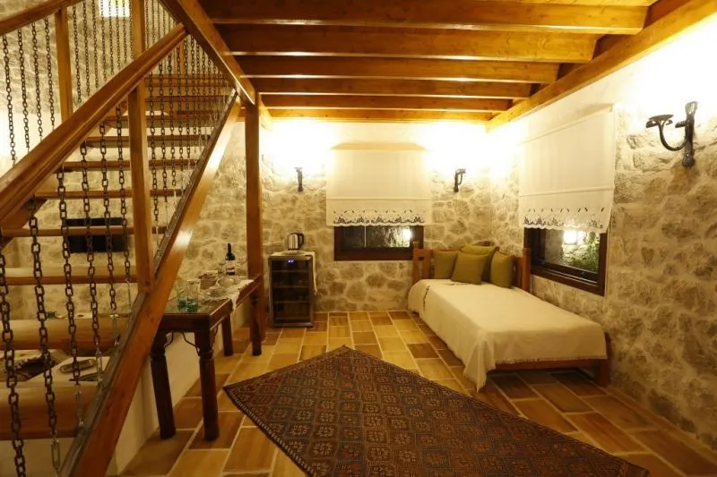 MANDARIN & MANGO BOUTIQUE HOTEL