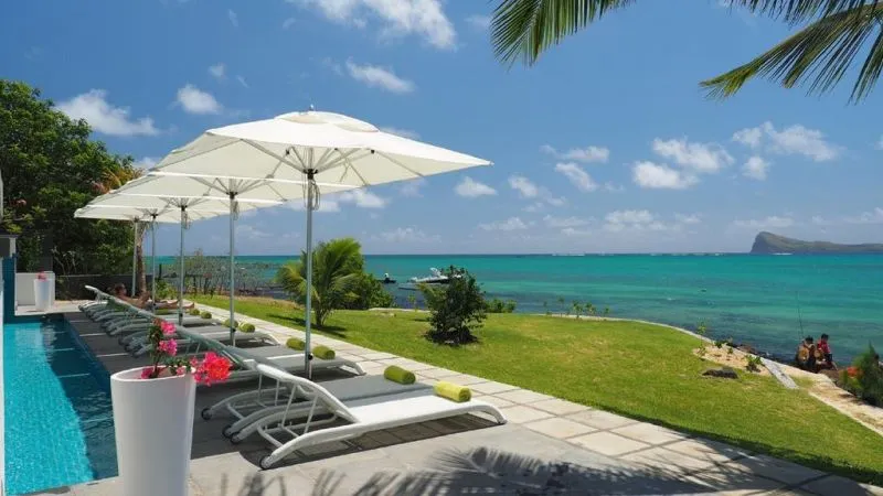 MYRA SEAFRONT SUITES AND PENTHOUSES BY LOV