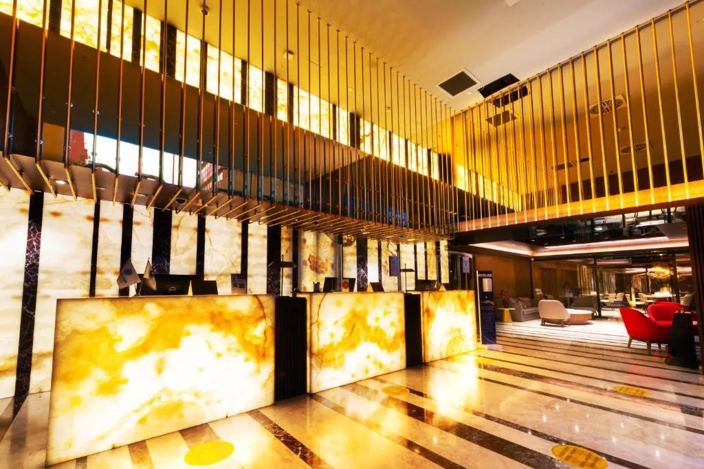 THE CRATON HOTEL