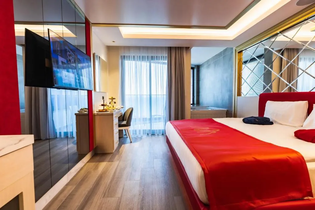 GRANADA LUXURY RED ADULTS ONLY
