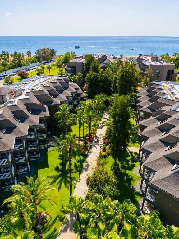 SAILORS BEACH CLUB