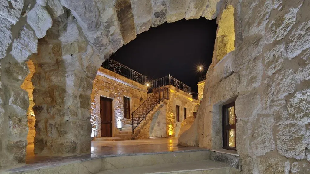 GOLDEN CAVE SUITES