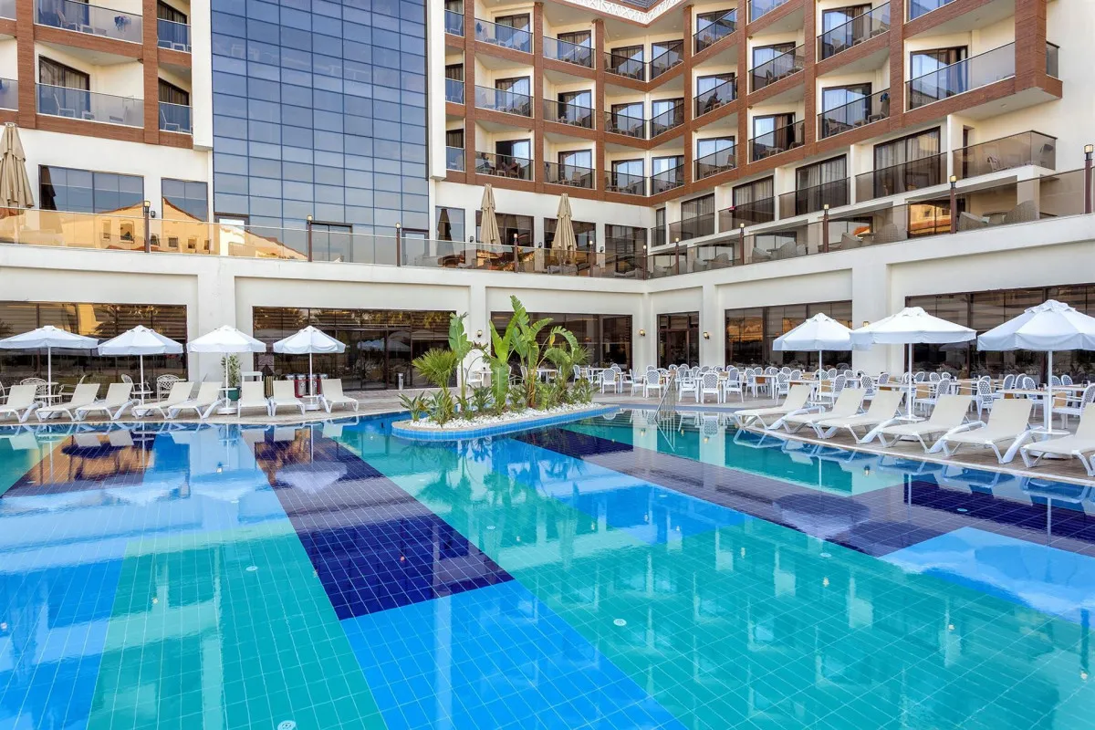 GLAMOUR RESORT & SPA