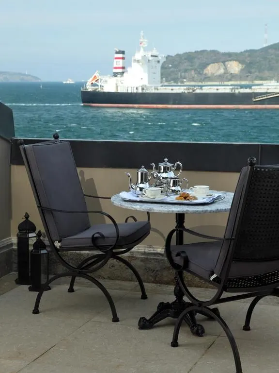 THE CENTRAL PALACE BOSPHORUS