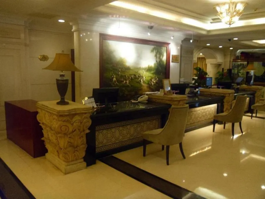 HOWARD JOHNSON REGAL COURT