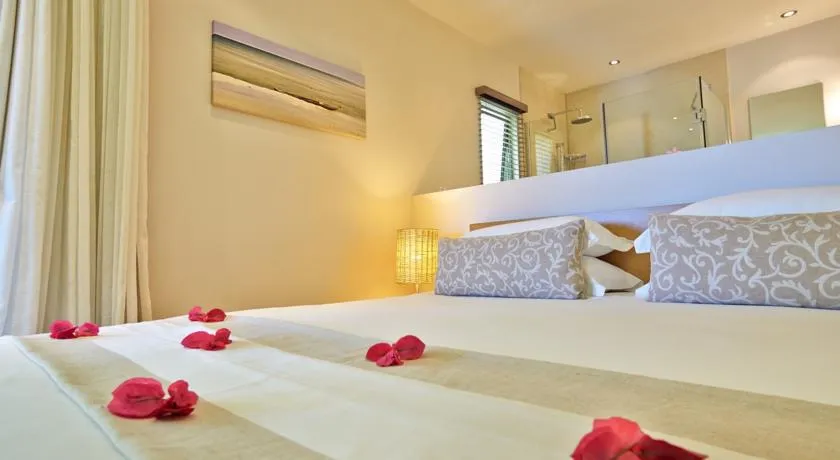 BON AZUR ELEGANT SUITES & PENTHOUSES