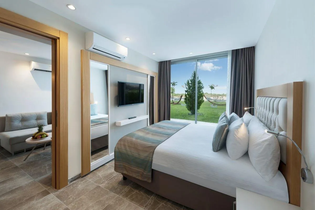 ASKA LARA RIVER SUITE