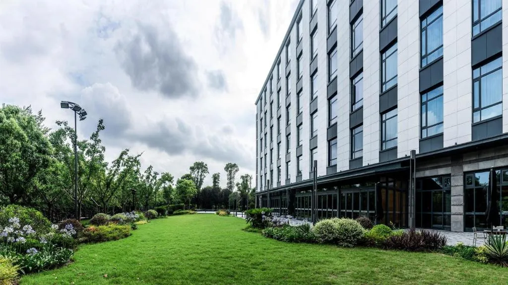 DOUBLETREE BY HILTON SHANGHAI HONGQIAO (EX. THE SENZ HOTEL)
