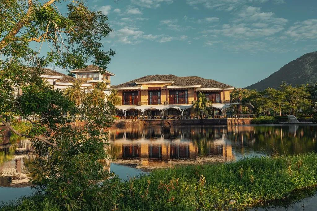 GRAND METROPARK RESORT YALONG BAY