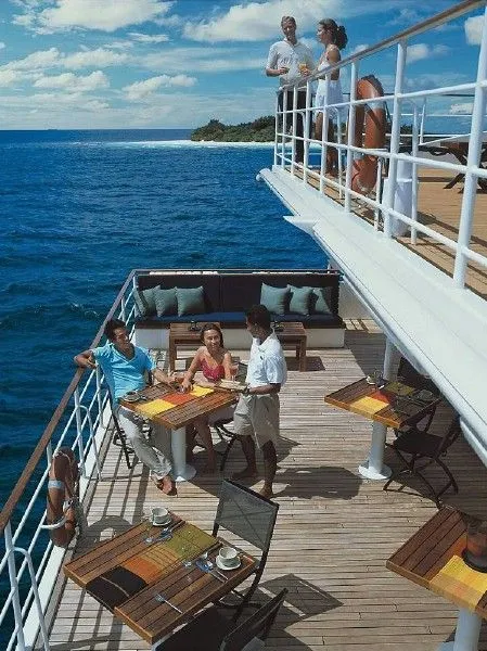 FOUR SEASONS EXPLORER