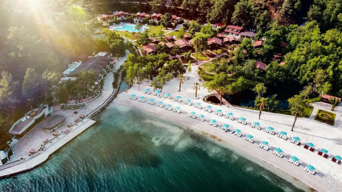 THE BAY BEACH CLUB & PORT SIGL