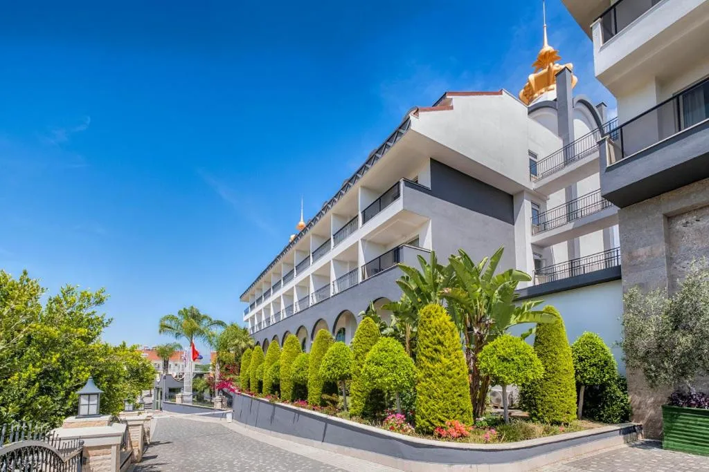 WELL PALACE SIDE (EX.SIDE CROWN CHARM PALACE HOTEL)
