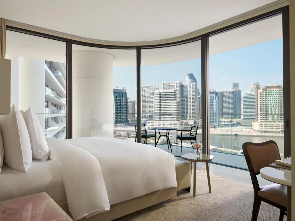THE LANA DORCHESTER COLLECTION
