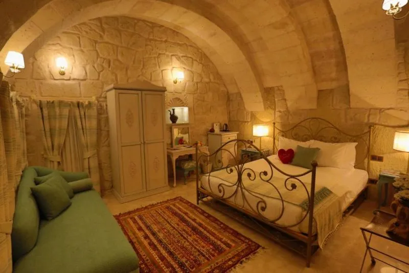TAFONI HOUSES CAVE HOTEL