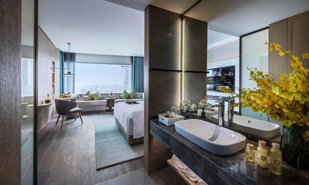 ELEGANT HOTEL