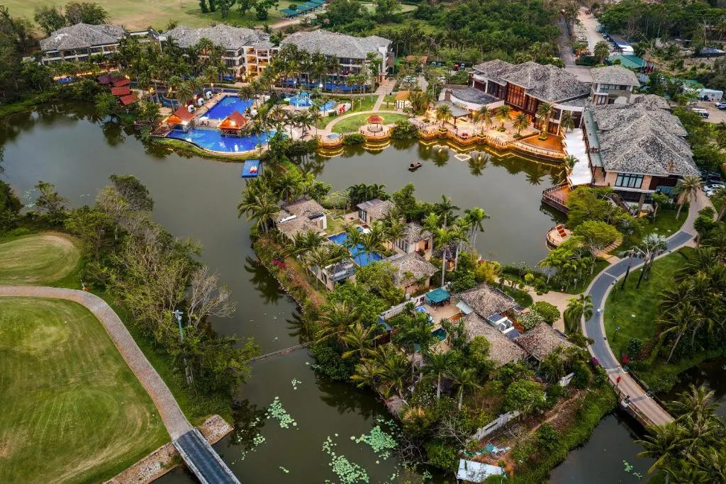 GRAND METROPARK RESORT YALONG BAY
