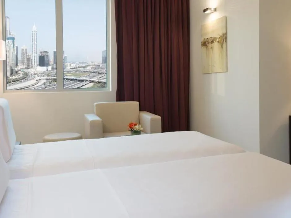 PULLMAN DUBAI JUMEIRAH LAKES TOWERS
