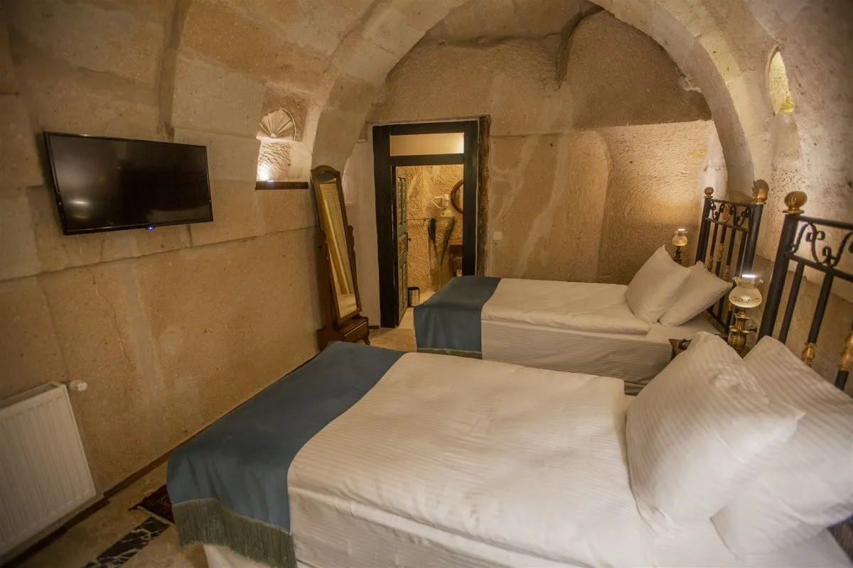 LAVENDER CAVE HOTEL