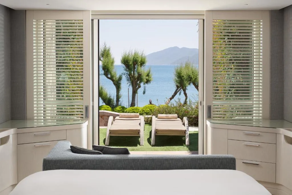 CARESSE A LUXURY COLLECTION