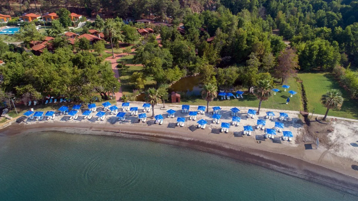 THE BAY BEACH CLUB & PORT SIGL