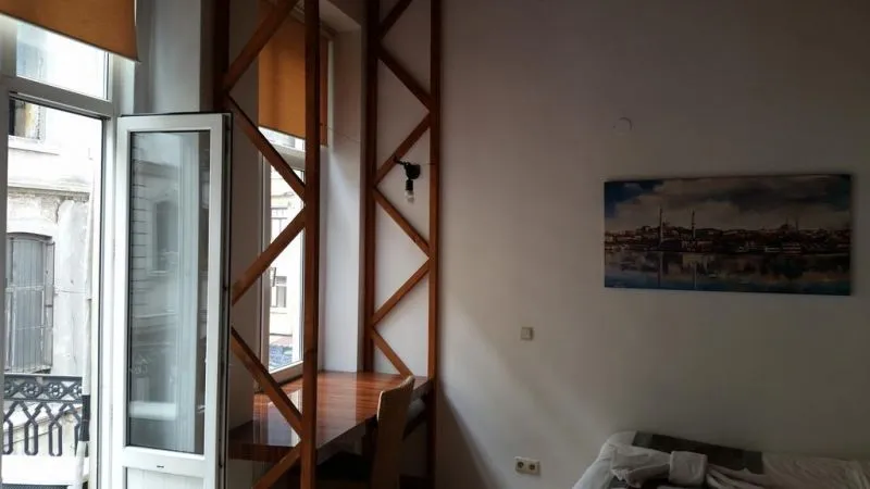 NEW PERA SUITES
