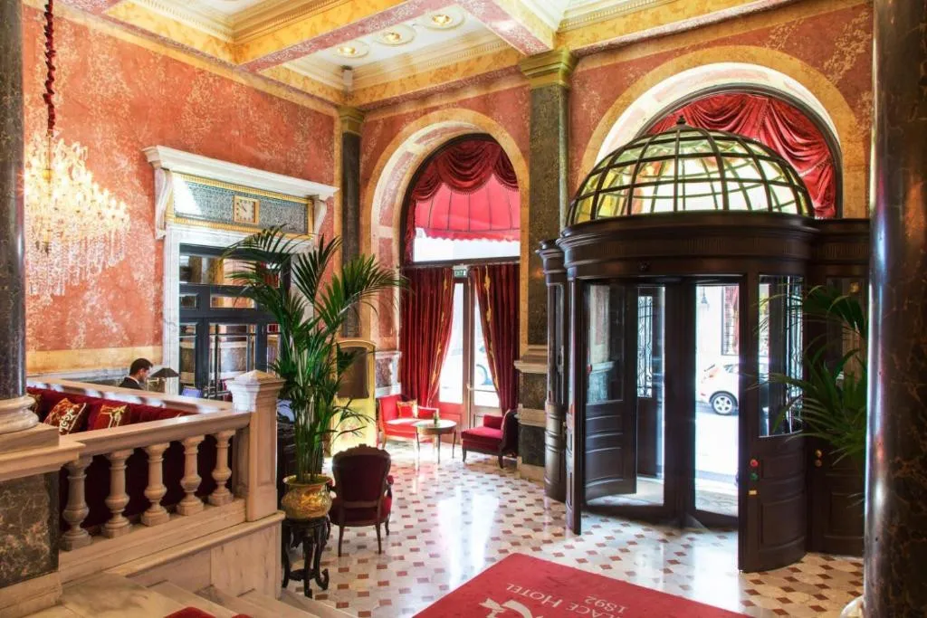PERA PALACE