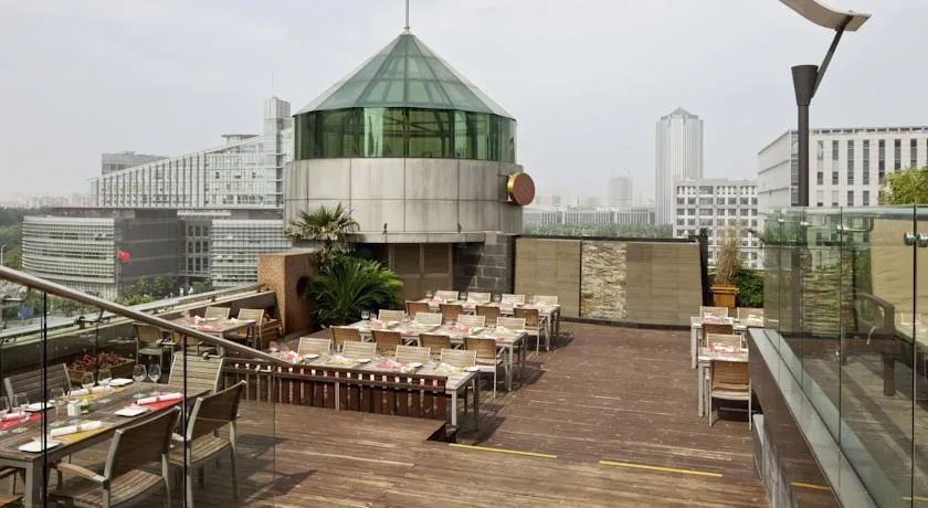 CROWNE PLAZA CENTURY PARK
