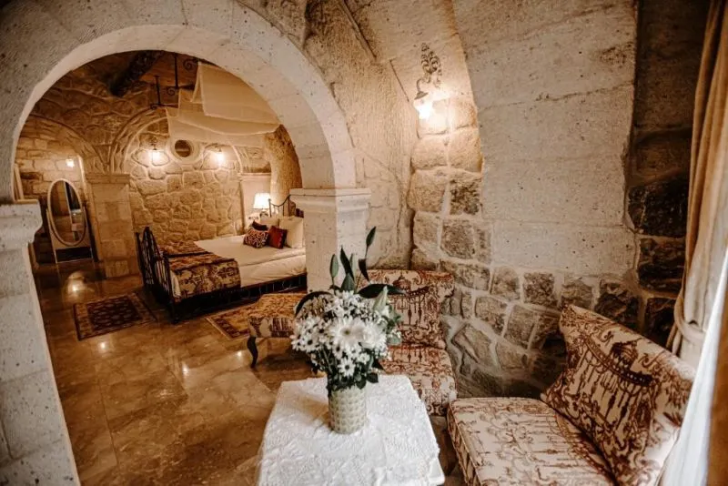 TAFONI HOUSES CAVE HOTEL
