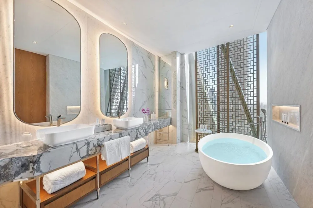MANDARIN ORIENTAL DOWNTOWN