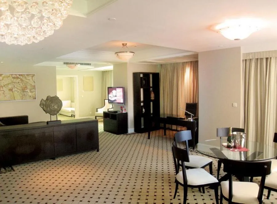 CROWNE PLAZA CENTURY PARK