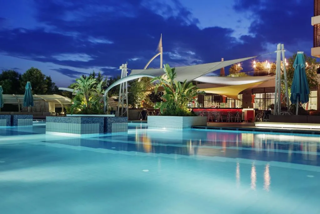 TUI BLUE SIDE ADULTS ONLY 16+