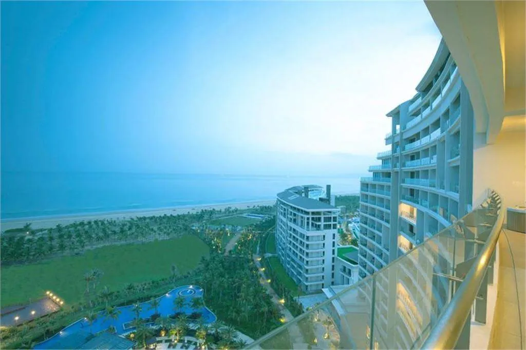 ALOHA OCEANFRONT SUITE RESORT