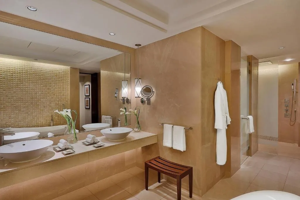 THE RITZ CARLTON DUBAI
